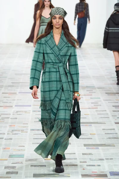 Look 75